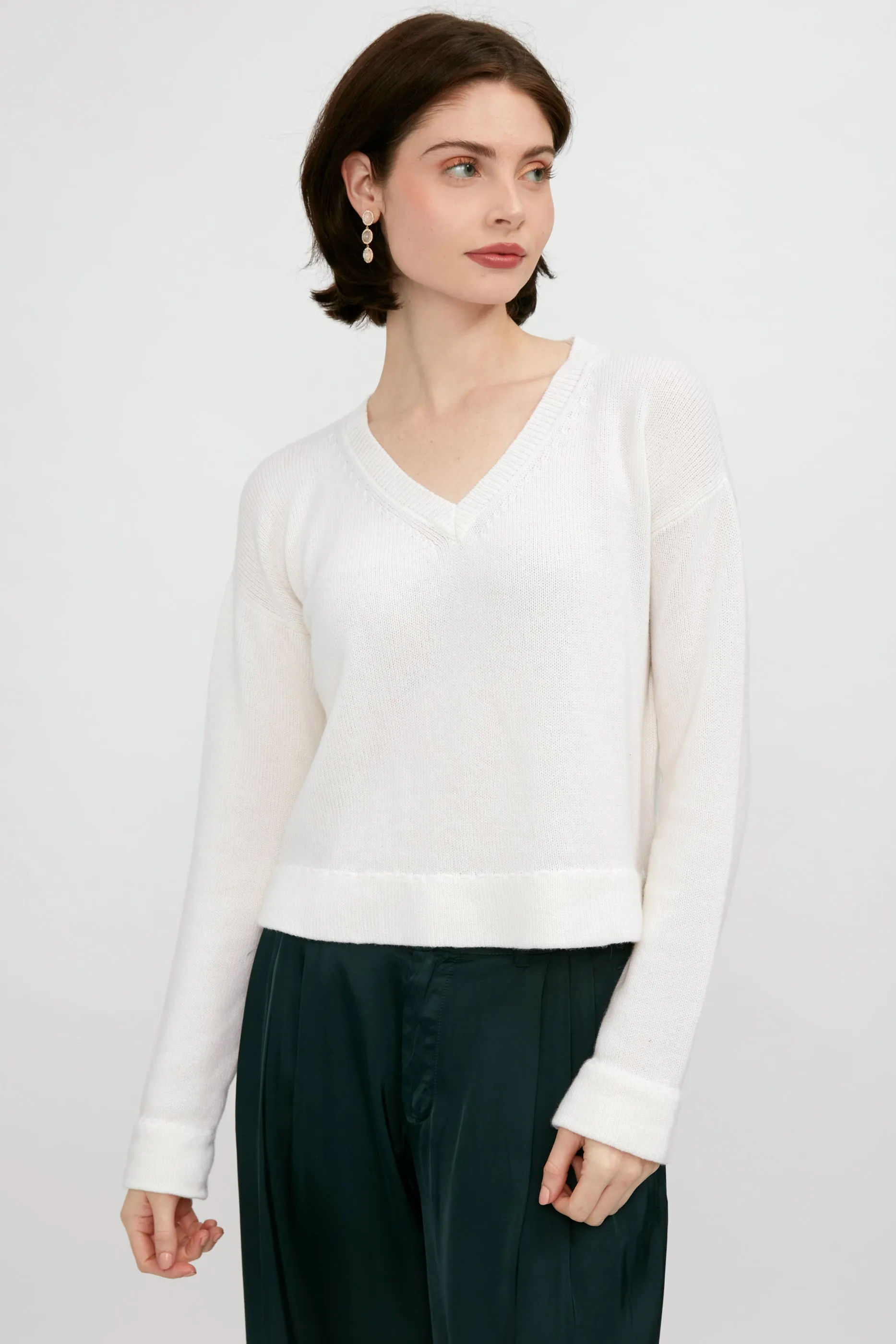 Cashmere Hand-Stitch V-Neck Sweater in White