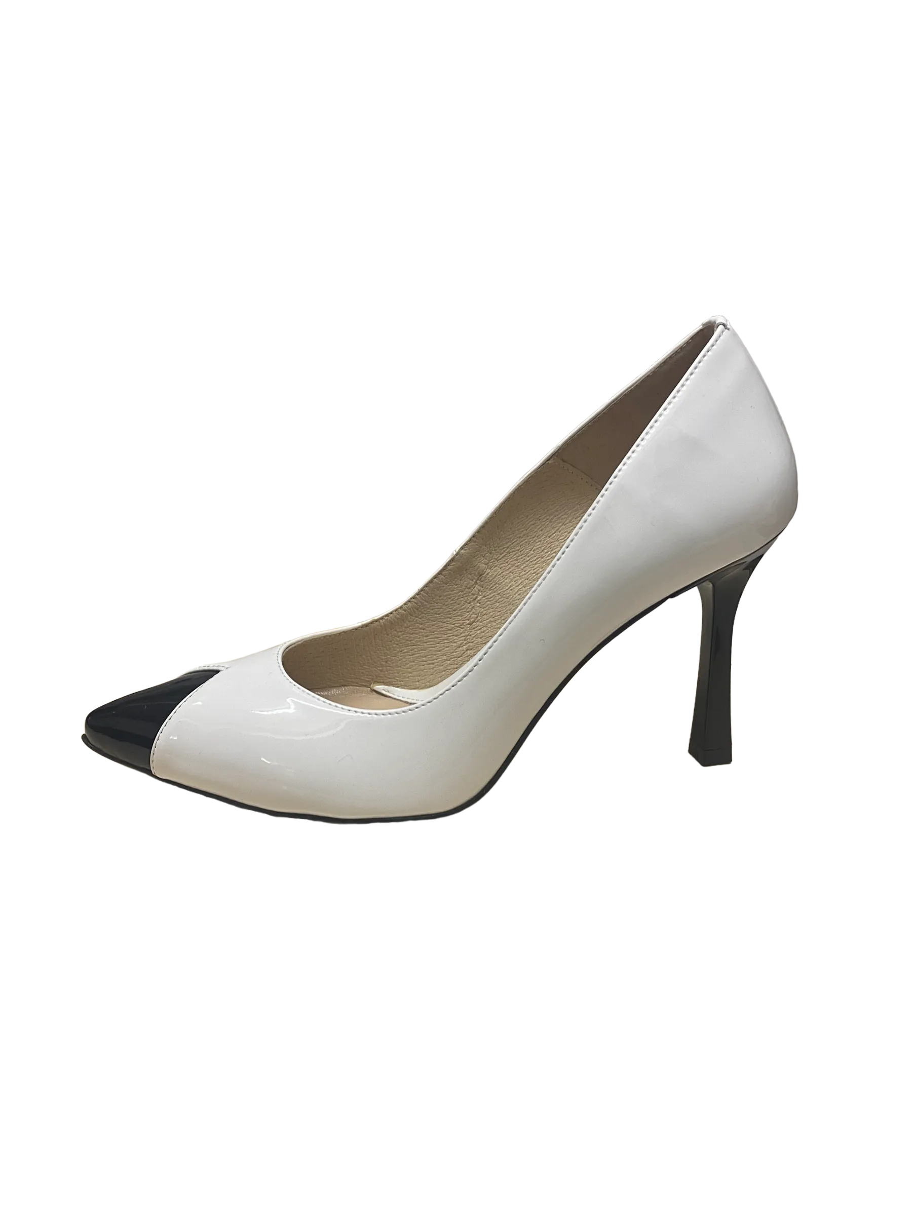 Black and White Heeled Shoe from EMIS: Stylishly Monochrome High-Heel Footwear