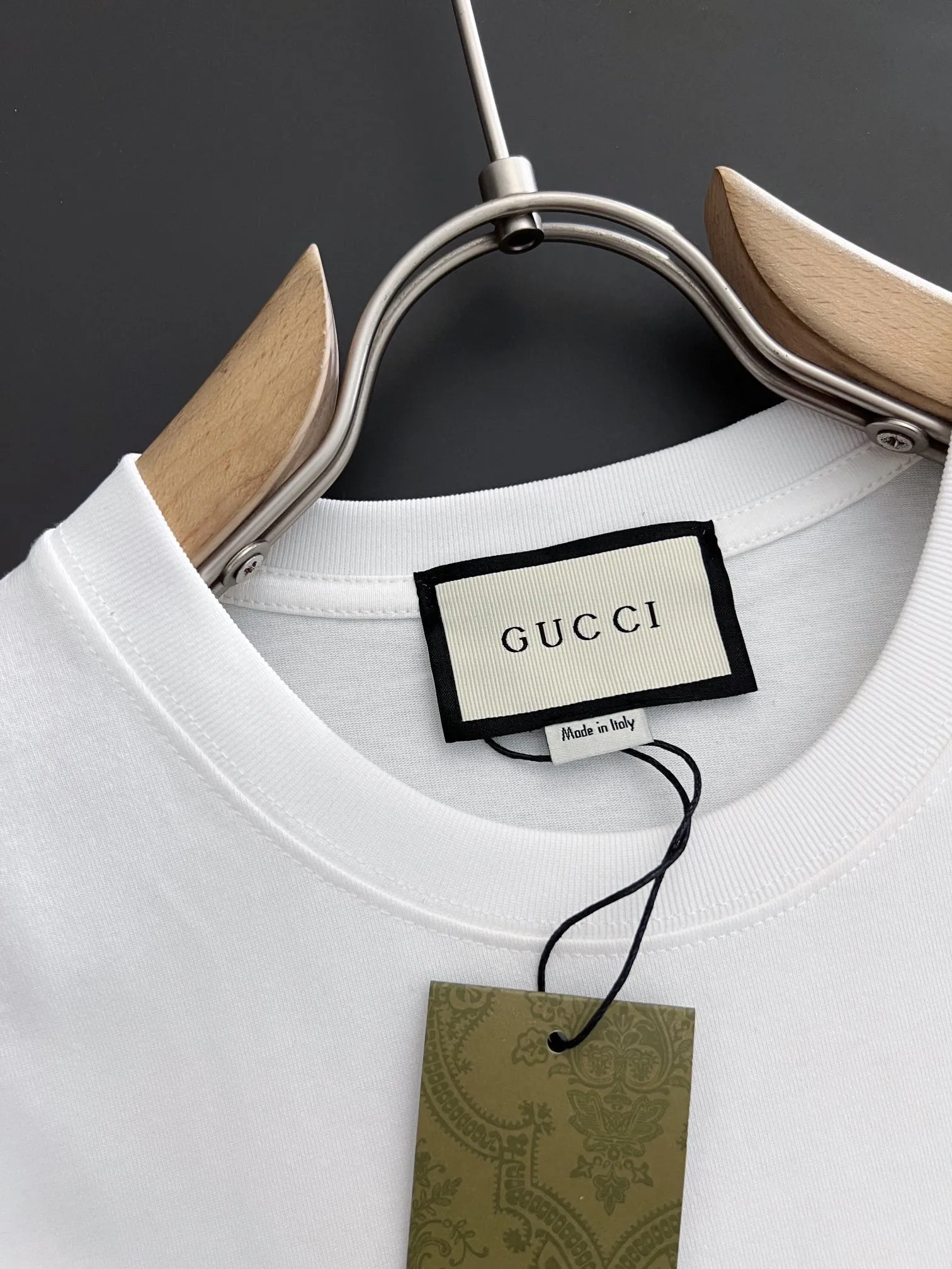 Gucci "Sneaker Logo"