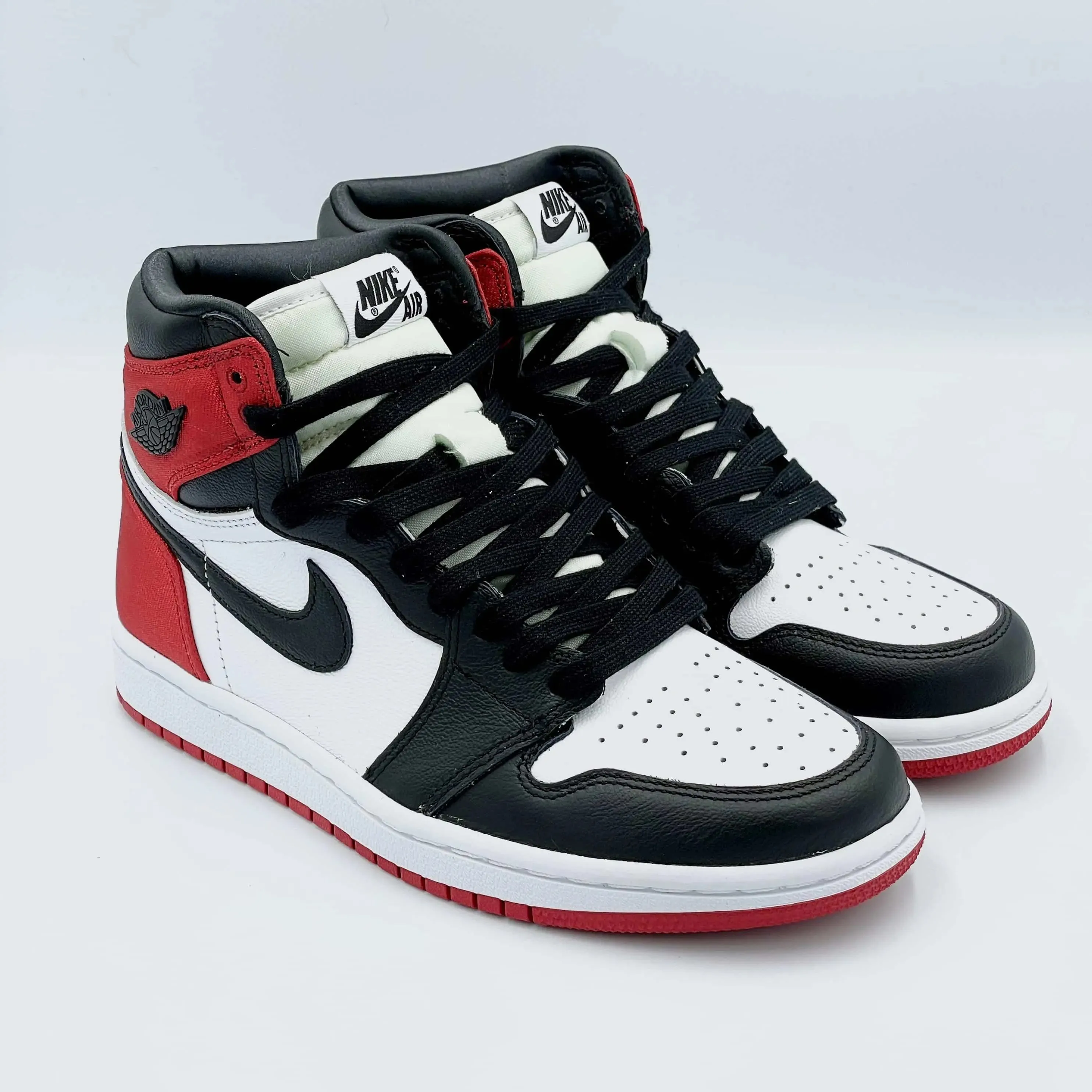 Jordan 1 Retro High Satin Black Toe