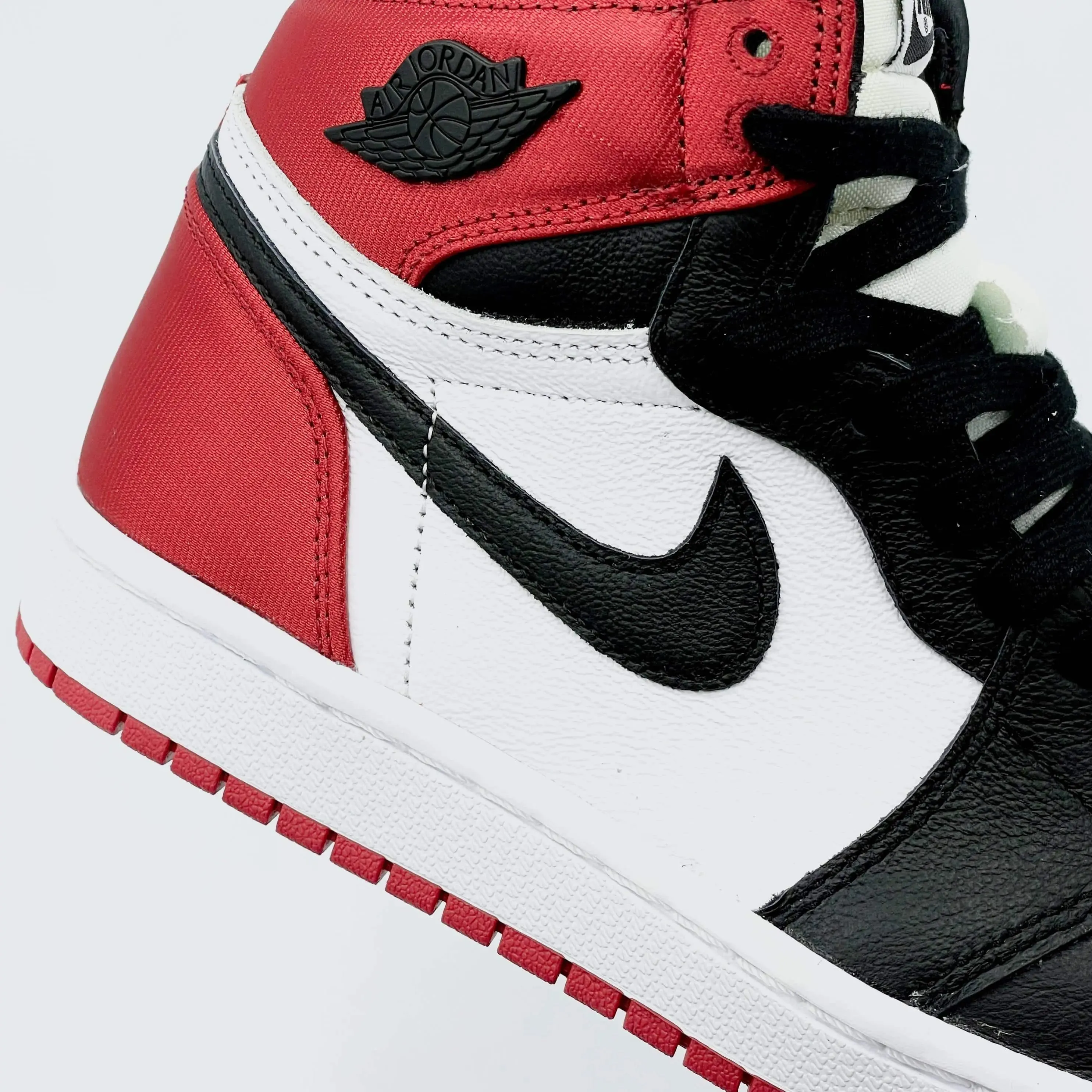 Jordan 1 Retro High Satin Black Toe