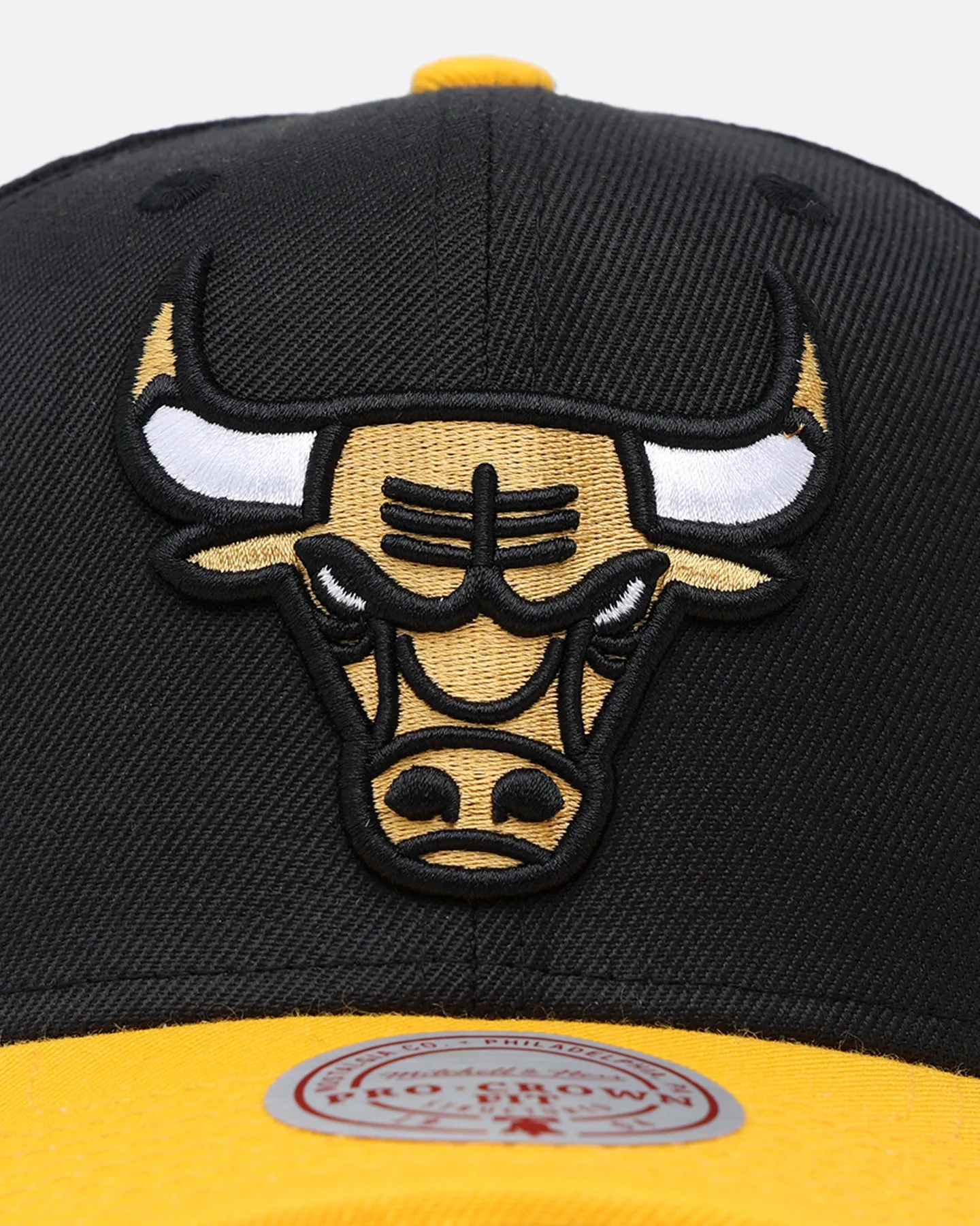 Mitchell & Ness Chicago Bulls Enter The Dragon Pro Crown Snapback Black/Ochre