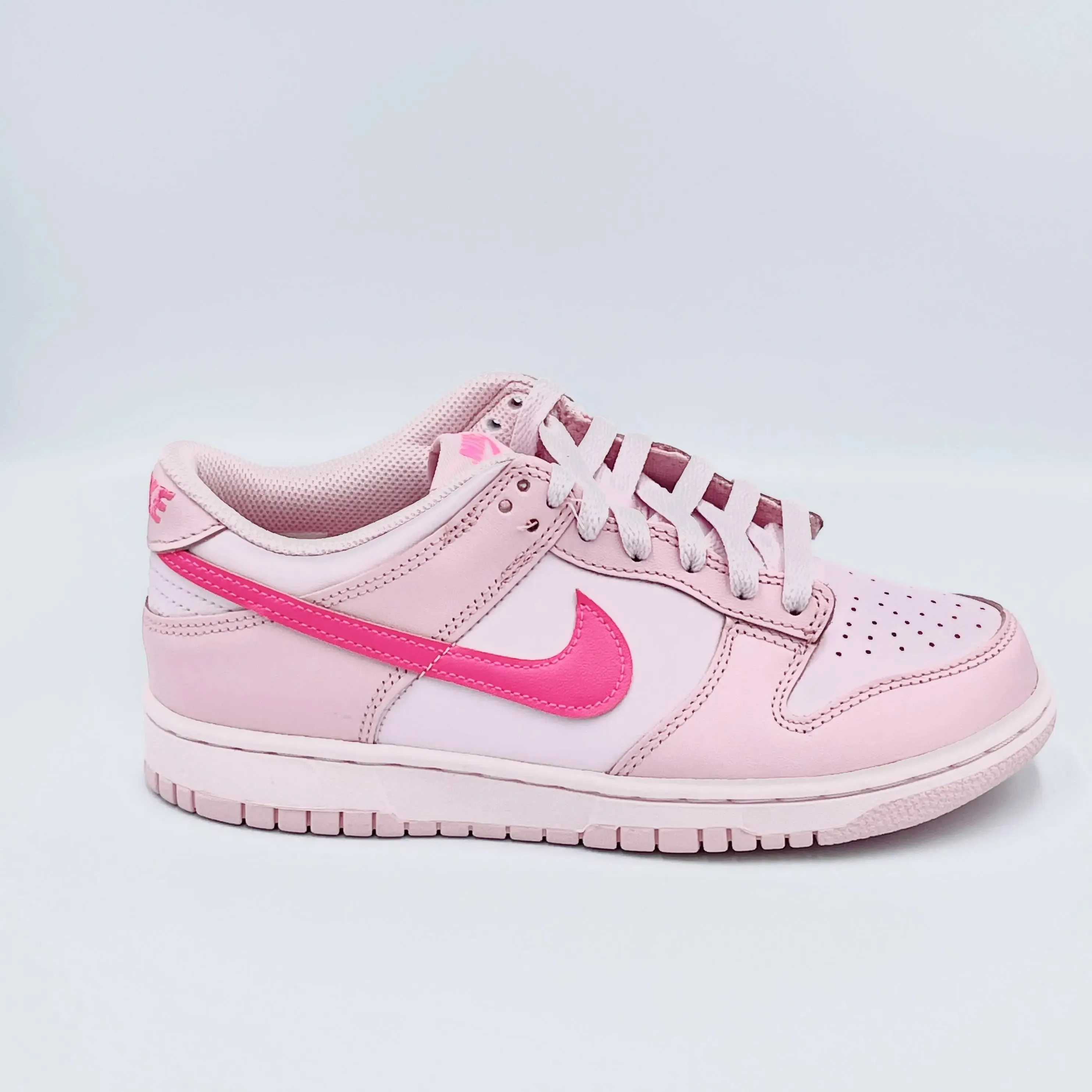 Nike Dunk Low Triple Pink