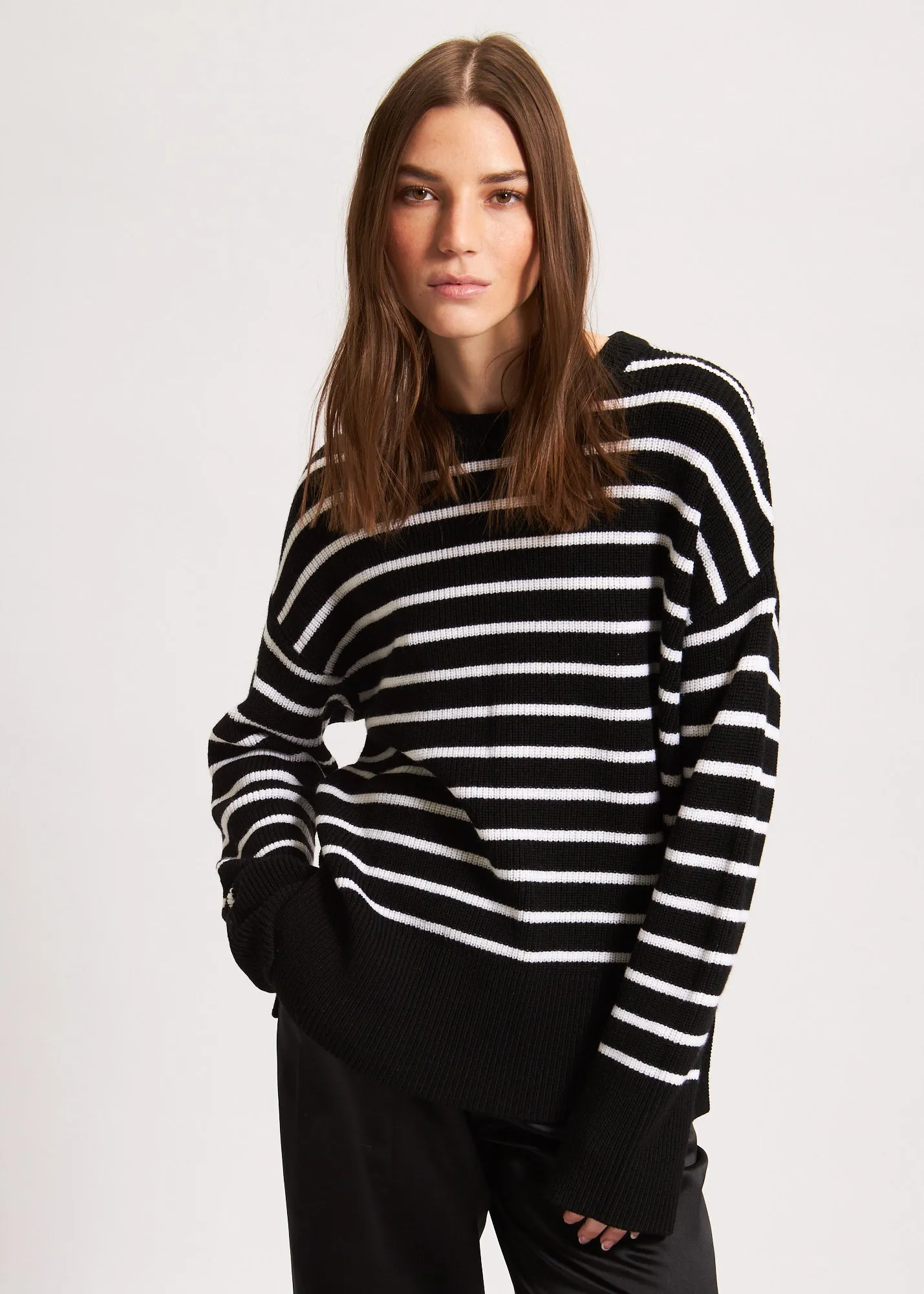 OVERSIZED STRIPED CREWNECK